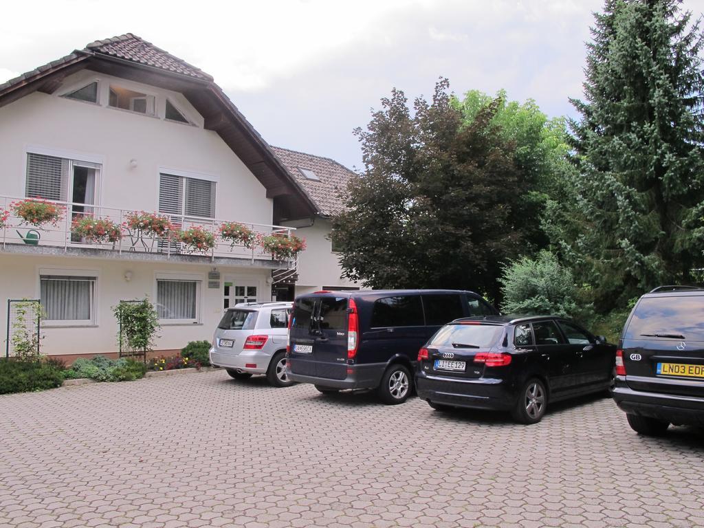 Apartment Sobe Ravbar Novo Mesto Exterior photo