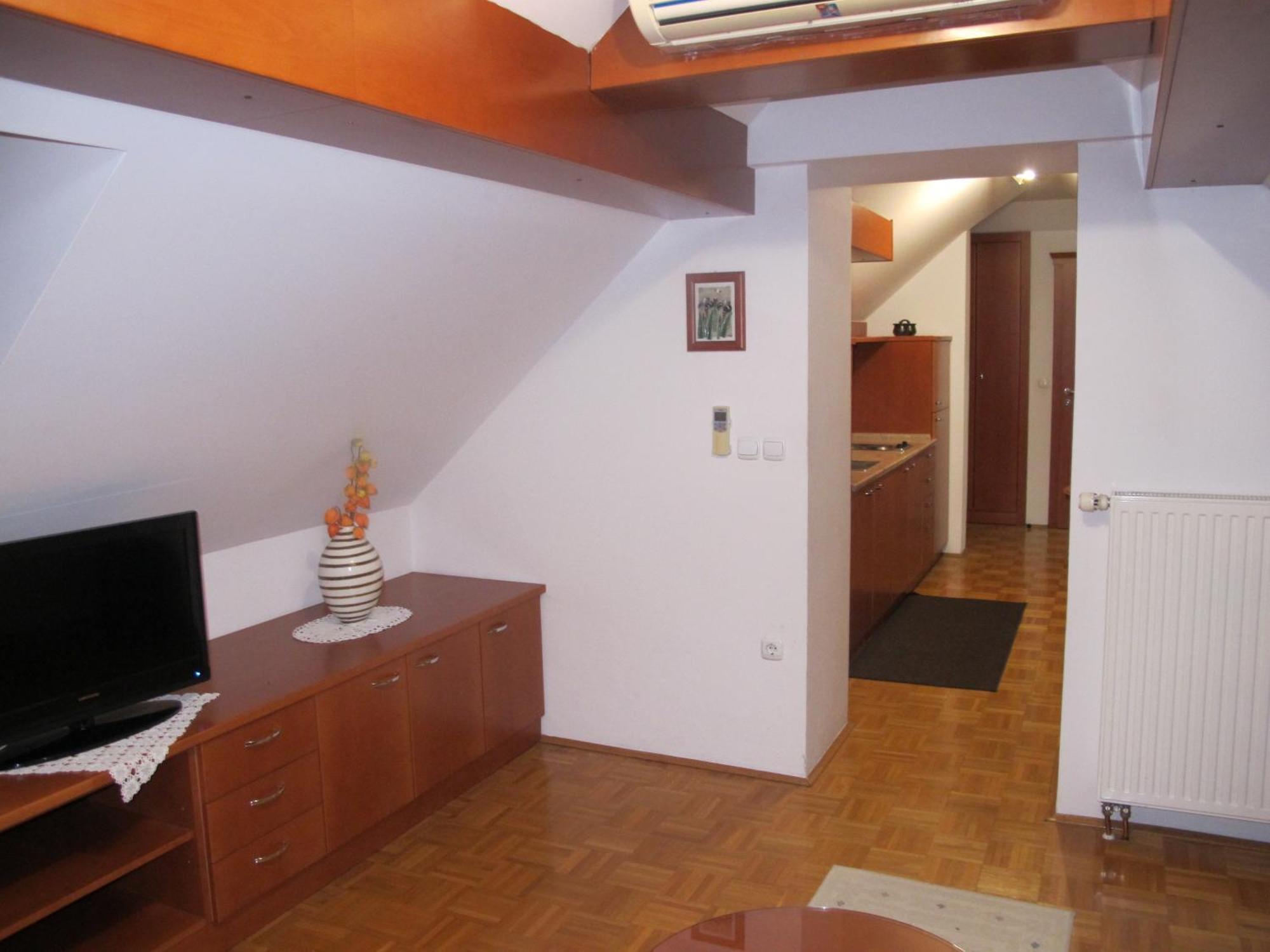 Apartment Sobe Ravbar Novo Mesto Room photo